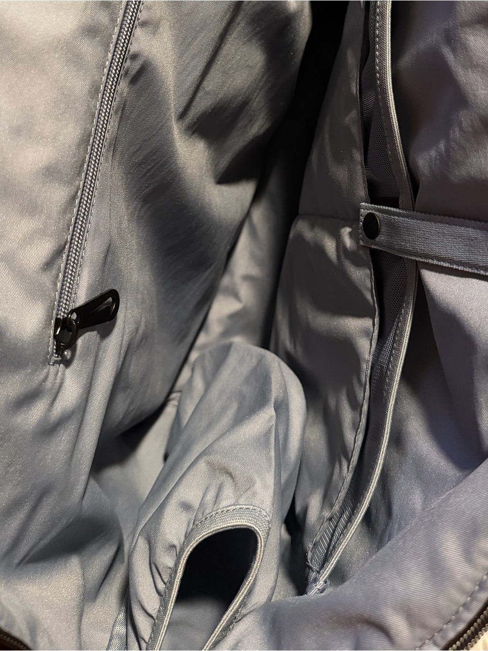 Nike One - Women's Training Tote Bag (18L) - Picture 8 of 8